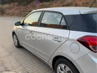 Usado Hyundai i20 84 CV (61 kW) 2016 Gris / plata Berlina