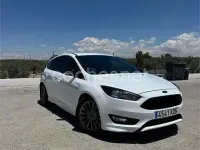 Usado Ford Focus ST-Line 120 CV (88 kW) 2017 Blanco Berlina