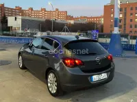 Usado Opel Astra Cosmo 115 CV (84 kW) 2010 Negro Berlina