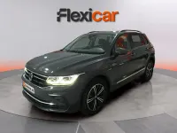 Usado VW Tiguan Life 245 CV (180 kW) 2022 Gris SUV