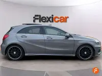 Usado Mercedes A180 AMG line 109 CV (80 kW) 2015 Gris Utilitario