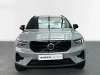 Usado Volvo XC40 Plus 163 CV (119 kW) 2025 Gris / plata SUV