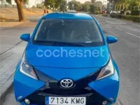 Usado Toyota Aygo X-play 69 CV (50 kW) 2018 Azul Utilitario