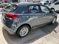 Usado Kia Rio 84 CV (61 kW) 2022 Gris Utilitario