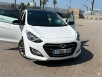 Usado Hyundai i30 Blackline 110 CV (80 kW) 2015 Blanco Berlina