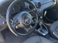 Usado Audi A1 Sportback Ambition 90 CV (66 kW) 2014 Granate Utilitario