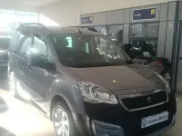 Usado Peugeot TePee 110 CV (80 kW) 2018 Gris Van