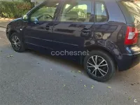 Usado VW Polo Highline 75 CV (55 kW) 2004 Negro Utilitario