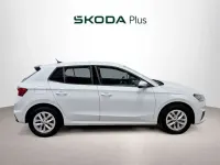 Usado Skoda Fabia Ambition 95 CV (69 kW) 2022 Blanco Utilitario
