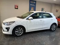 Begagnad Kia Rio 100 HK (73 kW) 2022 Vit Sedan