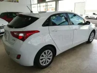 Usado Hyundai i30 100 CV (73 kW) 2016 Blanco Berlina