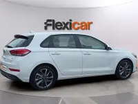 Usado Hyundai i30 110 CV (80 kW) 2021 Blanco Berlina