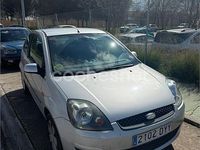 Usado Ford Fiesta Trend 68 CV (50 kW) 2006 Gris / plata Utilitario