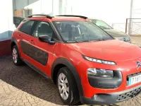 Usado Citroën C4 Feel 82 CV (60 kW) 2016 Rojo Berlina