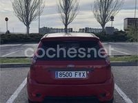 Usado Ford Fiesta Sport 100 CV (73 kW) 2007 Rojo Utilitario