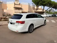 Usado Toyota Avensis Executive 150 CV (110 kW) 2015 Blanco Familiar