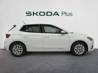 Usado Skoda Fabia Selection 95 CV (69 kW) 2026 Blanco Utilitario