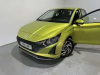 Usado Hyundai i20 84 CV (61 kW) 2024 Amarillo Utilitario