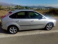 Usado Ford Focus Trend 90 CV (66 kW) 2007 Gris / plata Berlina