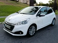 Usado Peugeot 208 Signature Sky 99 CV (72 kW) 2019 Blanco Utilitario
