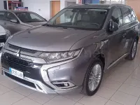 Usado Mitsubishi Outlander P-HEV 224 CV (164 kW) 2020 Gris / plata SUV