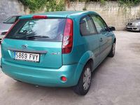Usado Ford Fiesta Trend 90 CV (66 kW) 2007 Verde Utilitario