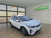 Usado Kia Stonic 101 CV (74 kW) 2022 Blanco SUV