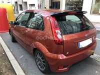 Usado Ford Fiesta Futura 90 CV (66 kW) 2008 Granate Berlina
