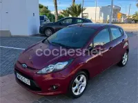 Usado Ford Fiesta Trend 82 CV (60 kW) 2009 Granate Berlina