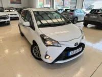 Usado Toyota Yaris Active 111 CV (81 kW) 2019 Blanco Berlina