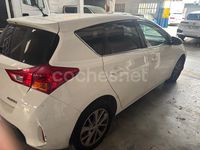 Usado Toyota Auris Active 90 CV (66 kW) 2014 Blanco Berlina