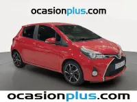 Usado Toyota Yaris Advance 100 CV (73 kW) 2016 Rojo Utilitario