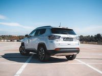 Usado Jeep Compass Limited 130 CV (95 kW) 2022 Gris / plata SUV