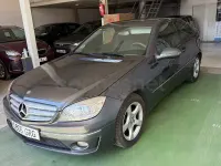 Usado Mercedes C200 Avantgarde 136 CV (100 kW) 2009 Gris / plata Berlina