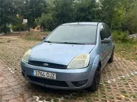 Usado Ford Fiesta Ghia 90 CV (66 kW) 2005 Gris / plata Utilitario