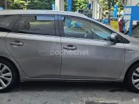 Usado Toyota Auris Hybrid Active 136 CV (100 kW) 2015 Gris / plata Familiar