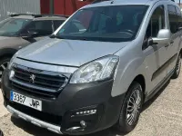 Usado Peugeot Partner Tepee Style 120 CV (88 kW) 2016 Gris / plata Monovolumen