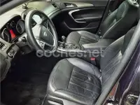 Usado Opel Insignia Selective 130 CV (95 kW) 2012 Violeta / lila Berlina