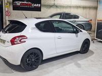 Usado Peugeot 208 Allure 156 CV (114 kW) 2012 Blanco Utilitario