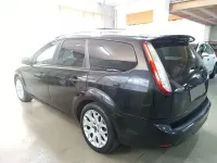 Usado Ford Focus Trend 109 CV (80 kW) 2010 Negro Familiar