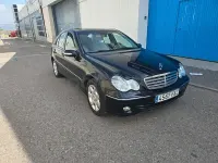 Usado Mercedes C220 Elegance 150 CV (110 kW) 2004 Negro Berlina