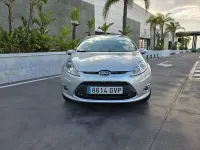Usado Ford Fiesta Titanium 96 CV (70 kW) 2010 Gris / plata Berlina