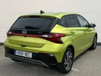 Usado Hyundai i20 100 CV (73 kW) 2025 Verde Utilitario