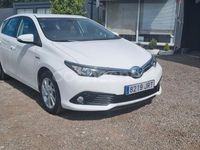 Usado Toyota Auris Hybrid Active 136 CV (100 kW) 2016 Blanco Berlina