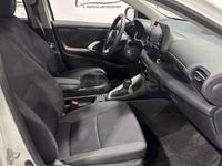 Usado Toyota Yaris Hybrid Business Edition 116 CV (85 kW) 2022 Blanco Berlina