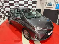 Usado Toyota Yaris Active 69 CV (50 kW) 2019 Gris / plata Berlina