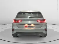 Usado Kia Ceed 101 CV (74 kW) 2023 Gris / plata Utilitario