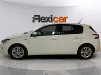 Usado Peugeot 308 Active 99 CV (72 kW) 2017 Blanco Berlina
