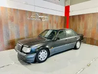 Usado Mercedes E500 320 CV (235 kW) 1994 Gris / plata Berlina