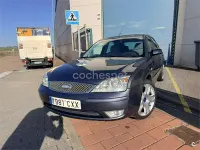 Usado Ford Mondeo Futura 115 CV (84 kW) 2004 Gris / plata Berlina